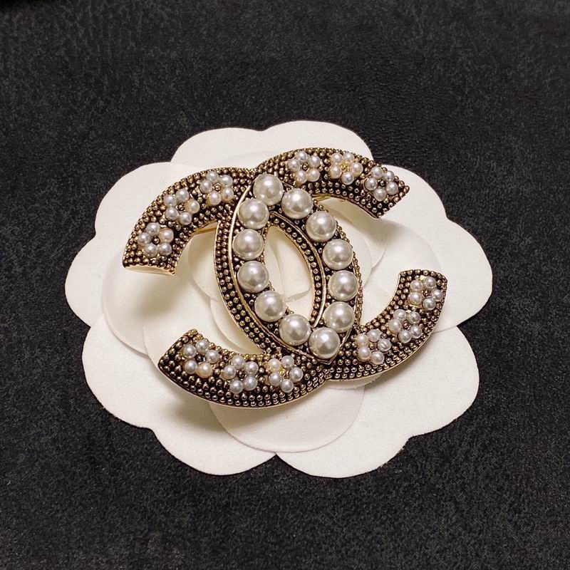 Chanel Brooch 06yxs30